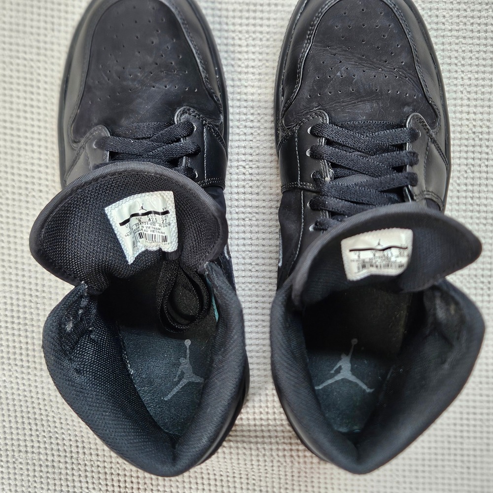 Jordan 1 Mid Triple Black Mens Sneakers 554724-050 Size 9 Black Black AS IS. - Picture 16 of 16
